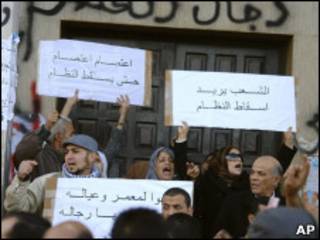 Manifestantes protestam em Benghazi