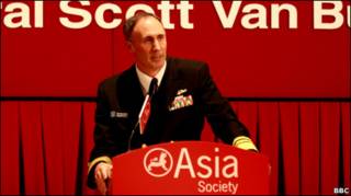 Phó Đô đốc Scott Van Buskirk trong buổi nói chuyện tại Hong Kong 21/02/2011