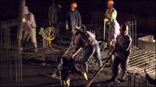 Lao động Việt Nam tại Libya (ảnh của báo Người Lao động)
