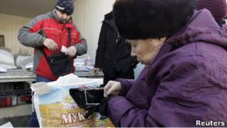 Пенсионерка на рынке