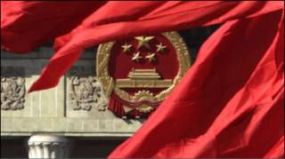 Червоні прапори на площі Тяньаньмень