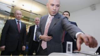 Путин посещает Yota