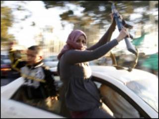 Wata mata rike da bindiga a Libya