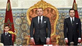العاهل المغربي بين شقيقه وولي عهده