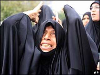 Manifestantes xiitas no domingo 13 de março no Bahrein/AP