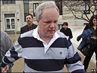 William Melchert-Dinkel deixa o tribunal em Minnesota (AP)