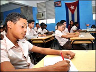 Alumnos cubanos en clase (Foto de Raquel Pérez)