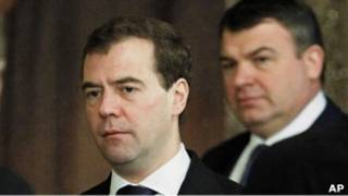 президент Медведев и министр обороны Сердюков