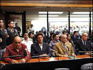 Da esq. para a dir.: Raul Guglielminetti, Honorio Ruiz, Eduardo Ruffo e o ex-militar Eduardo Cabanilla (AP)