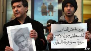 فنانون فلسطينيون يشاركون في اعتصام احتجاجا على اغتيال جوليانو مير خميس (04/04/11)