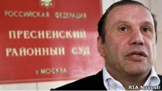 Батурин у здания Пресненского суда