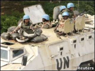 Soldados da missão de paz da ONU em Abidjan (Foto: Reuters)