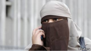 منقبة فرنسية