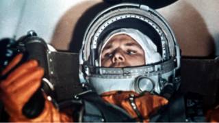 Yuri Gagarin berhasil merampungkan misi ke orbit Bumi pada 12 April 1961