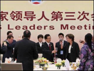 Líderes dos Brics fazem brinde durante encontro na China, nesta quinta (Foto: Roberto Stuckert Filho/PR)