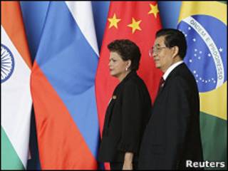 A presidente Dilma Rousseff e o premiê chinês, Hu Jintao, no Fórum de Boao (Foto: Reuters)