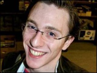 Britânico James Bull, que teria sido expulso de um pub no centro de Londres após beijar um homem