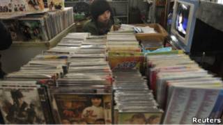 中國遼寧的一個DVD攤位