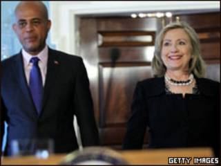Martelly e Hillary, em Washington
