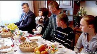Віктор Янукович у родині фермера