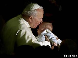Foto de arquivo do papa João Paulo 2º, novembro de 2001 (Reuters)