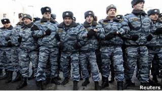 Российская полиция в оцеплении