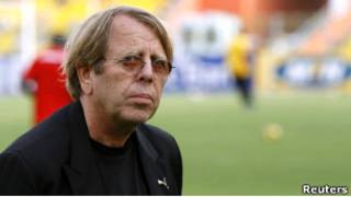 كلود لوروا عندما كان مدربا لمنتخب غانا