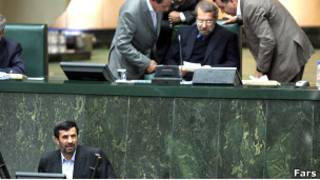 احمدی نژاد و لاریجانی