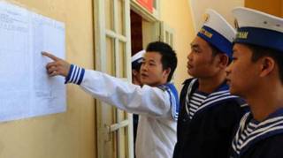 Bỏ phiếu sớm ở Trường Sa (Hình: VietnamNet)