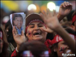 Militante de Humala, candidato à Presidência no Peru (Foto: Reuters)