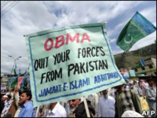 Paquistaneses protestam contra presença americana após ação para matar Bin Laden