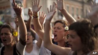 "indignados" protestan en la puerta del sol de madrid