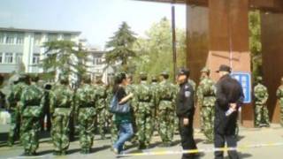 呼和浩特內蒙大學武警把門(30/05/2011)