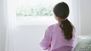 Niña de espaldas