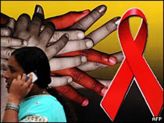 Cartaz sobre conscientização para a Aids em Bangalore, Índia (AFP)