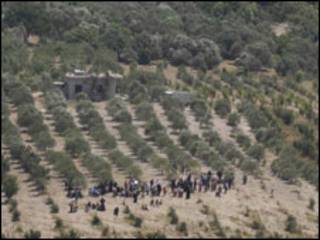 Wasu 'yan Syria suna tsallakawa cikin Turkiyya