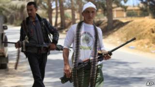 Bamwe mu nyeshyamba zirwanya Gaddafi