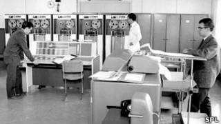 Computadora IBM 7090 en el CERN, 1963