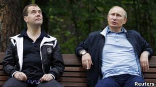Медведев и Путин в загородной резиденции "Горки"