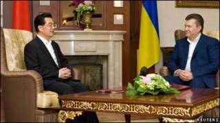 Президент Китаю Ху Цзіньтао і Віктор Янукович у Криму