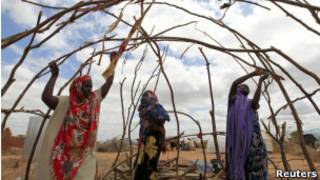 Refugiados somalis em Dadaab, em foto de abril (Reuters)