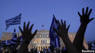 Protesto em Atenas contra pacote de corte de gastos
