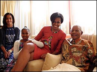 Uwargidan Obama ta ziyarci Nelson Mandela