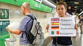 Eliana Guerrero em estação do metrô de Barcelona (foto: Jornal 20 Minutos/Fotógrafo: Hugo Férnandez)