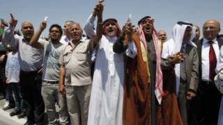 متظاهرون في عمان