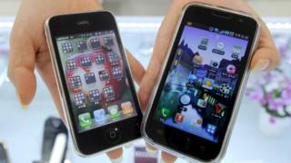 Apple dan Samsung adalah pemain dominan di pasar telepon pintar dan komputer tablet