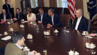 Obama discute o impasse do endividamento com congressistas, em 10 de julho (AP)