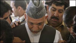 Hamid Karzai mu muhango wo gushyingura umuvandimwe we