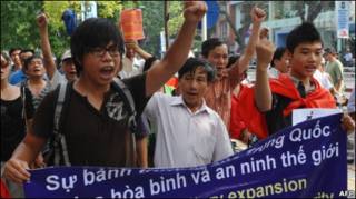 Quang cảnh biểu tình ở Hà Nội