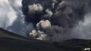 Gunung Lokon meletus